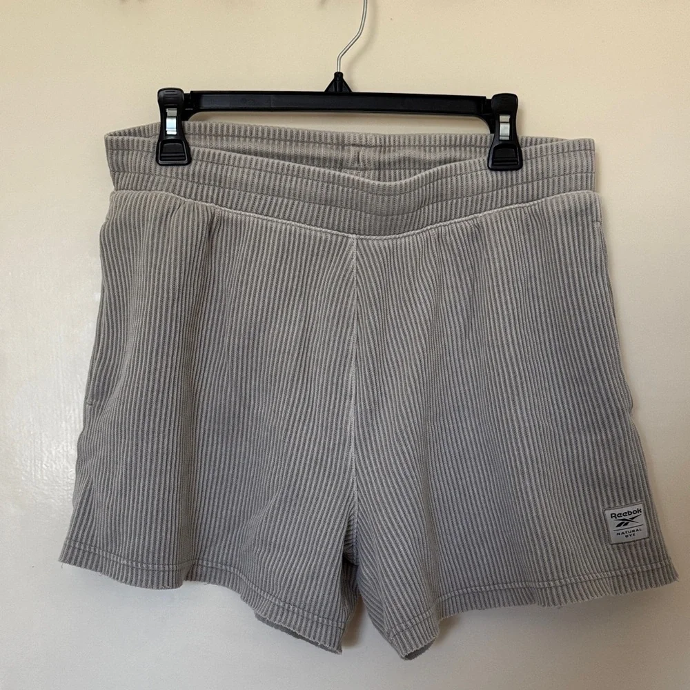 Reebok Women's natural dye Gray Ribbed Shorts size M